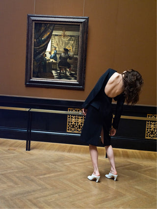 Discover the new Le Monde Béryl Pre Fall 2026 campaign captured by Leigh Johnson, with styling by Vanessa Reid at the Kunsthistorisches Museum in Vienna