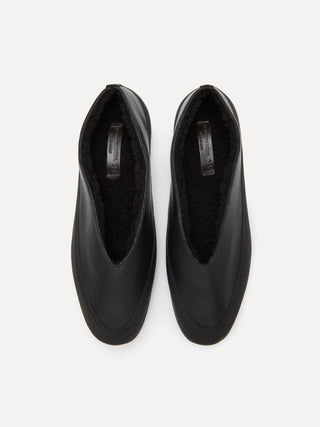 Apres Ski / Black Leather