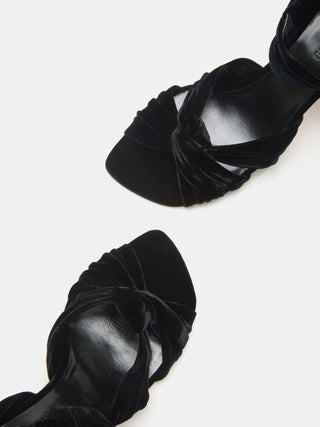 Antonia Pump / Black Velvet