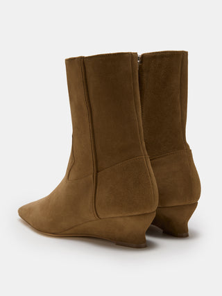 Le Monde Béryl - Camille Boot, Taupe Suede