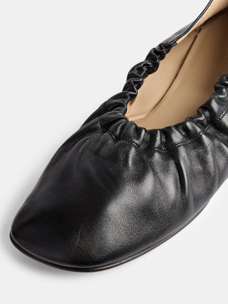 Mica Flat / Black Leather New