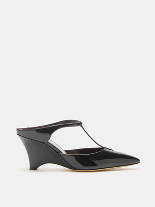 Le Monde Béryl, Victoria T-Bar Wedge in Black Vernice Leather
