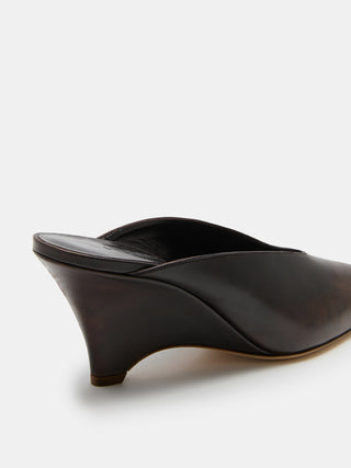 Le Monde Béryl - Victoria Wedge Mule, Black Leather